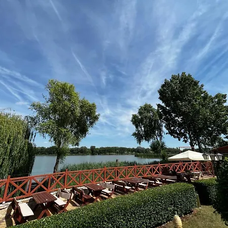 Martoni & Restaurant 3* Szigetszentmárton