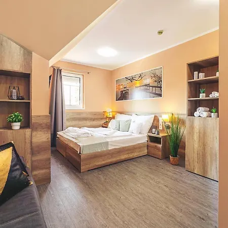 Hotel Mártoni Csárda és *