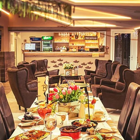 Mártoni Csárda és Hotel *