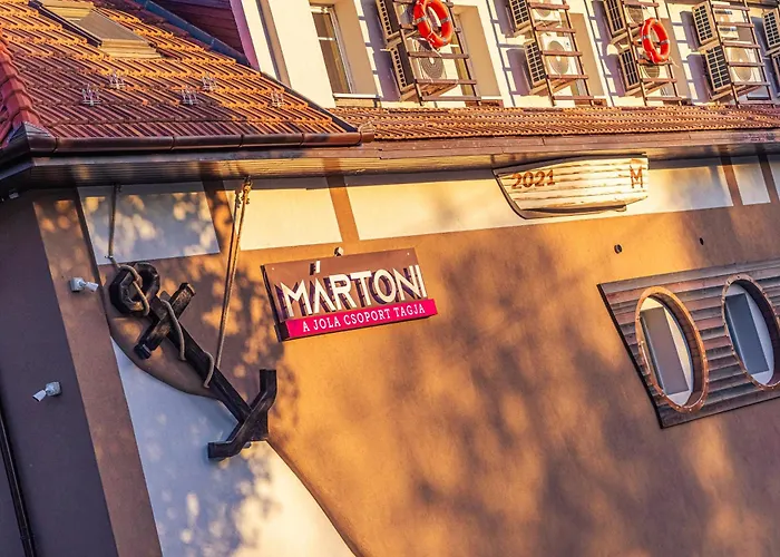 Martoni & Restaurant 3*